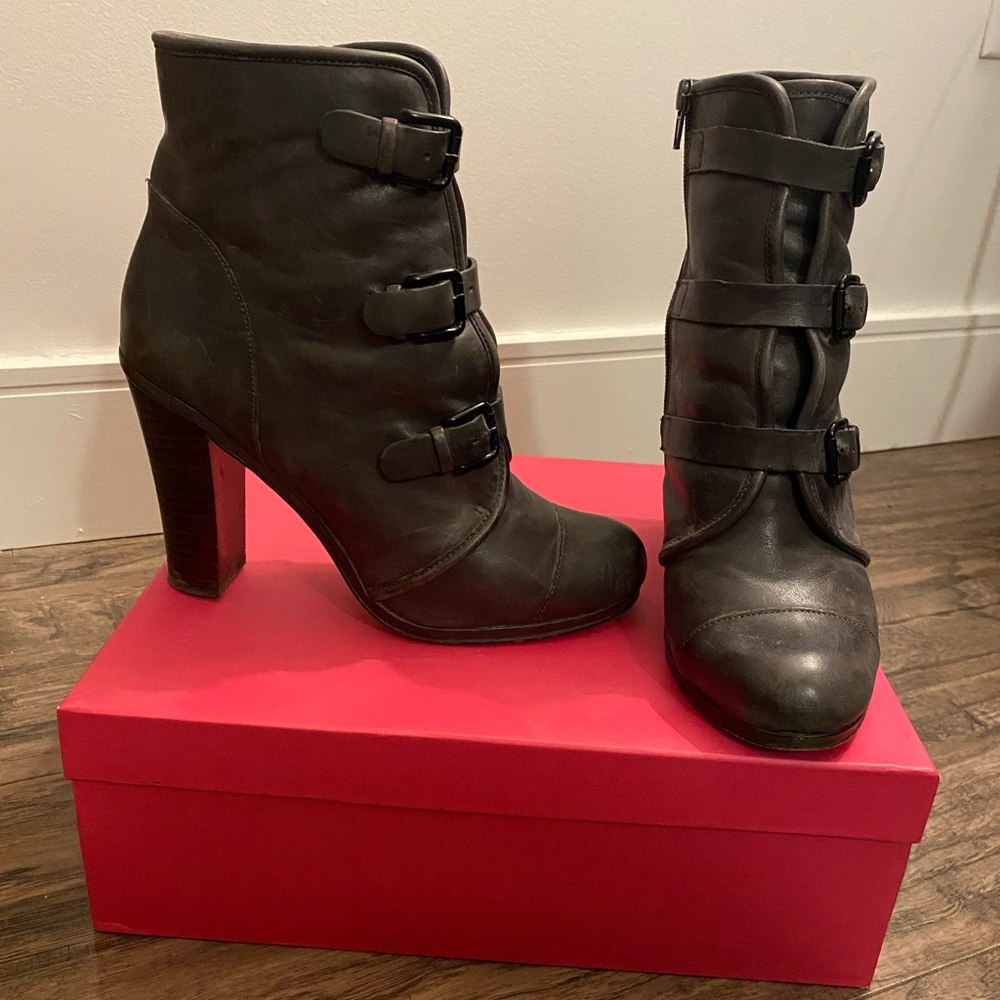 Leather Ankle Boots with Buckles - Grey